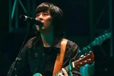 在人间有谁活着不像是一场炼狱歌曲 在人间 (cover: 王建房)Lyrics