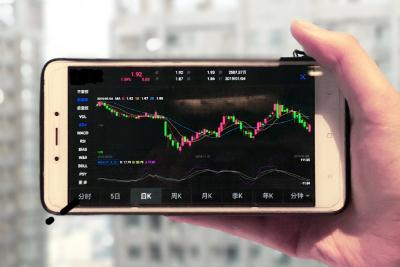 90后男子控制87个账户炒股获利近亿